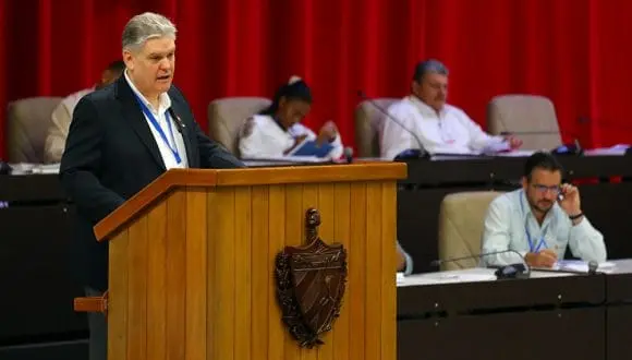Alejandro habla como si fuéramos Gil (es) 1 Alejandro habla como si fuéramos Gil (es)
