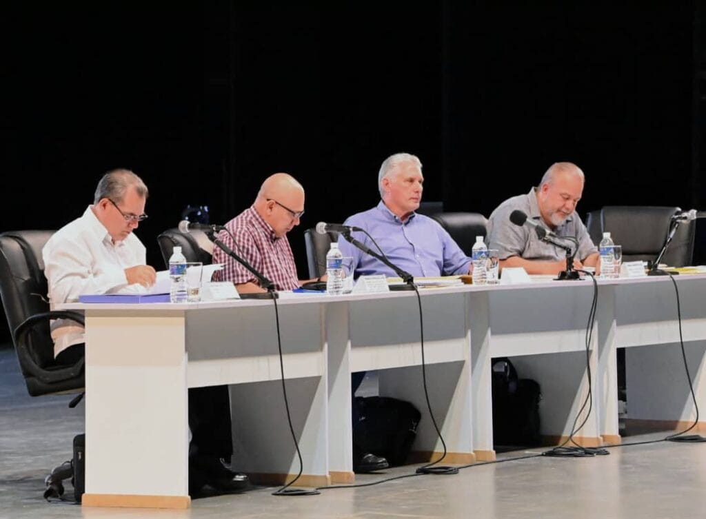 Hambruna en Cuba y la cúpula analizará la economía en octubre