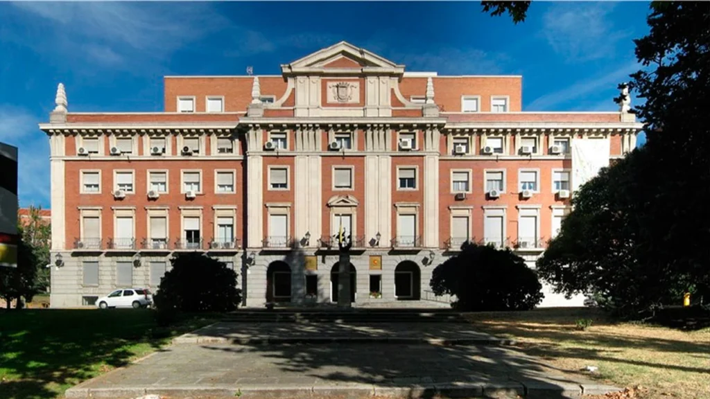 DE LA MONARQUÍA ESPAÑOLA A LA CUBANA