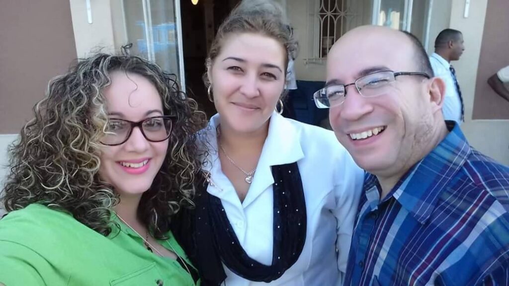 ESPOSA DE RANDY ALONSO EXPLOTA CONTRA EL BANCO CENTRAL