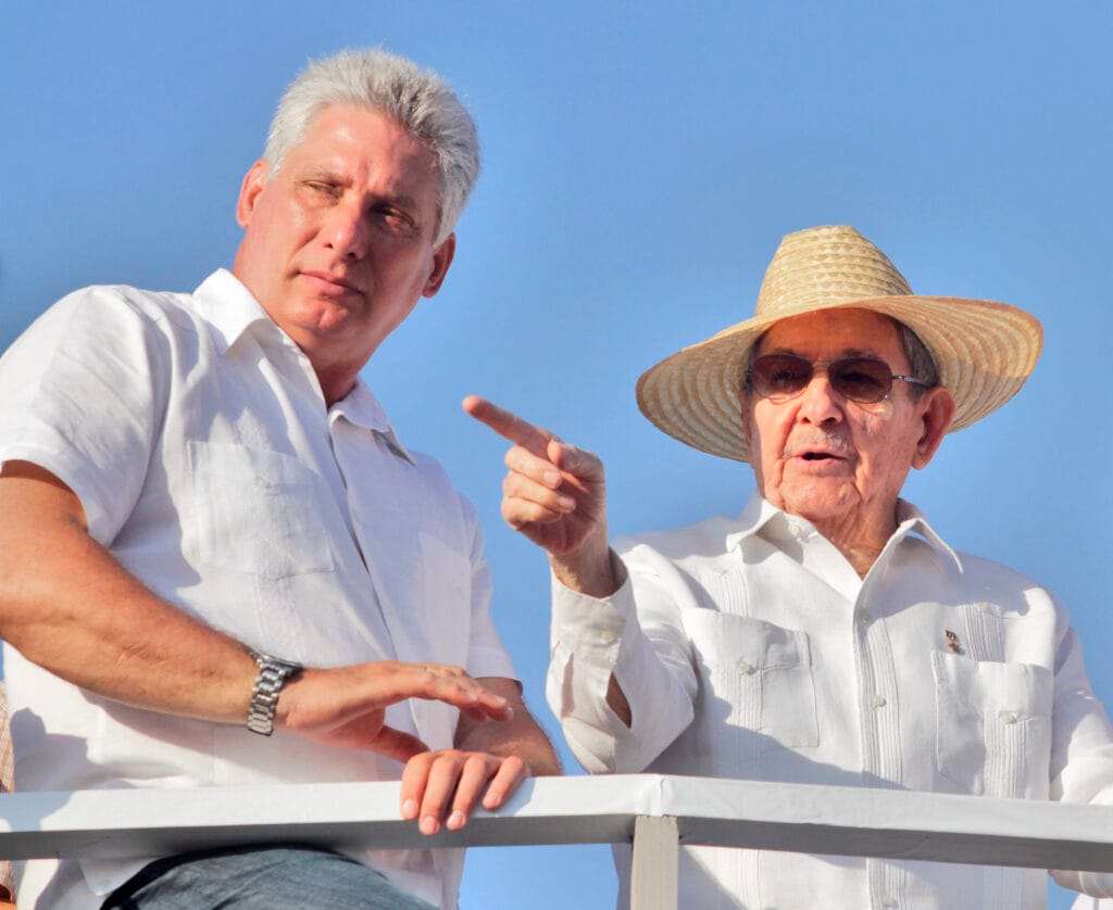 Díaz-Canel y su pueblo imaginario: todos con Raúl, menos los que pasan hambre 3 Díaz-Canel y su pueblo imaginario: todos con Raúl, menos los que pasan hambre