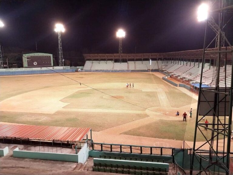 LA GRAN NOTICIA: EL ESTADIO DE LAS TUNAS TENDRÁ LUCES