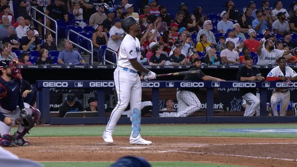 SOLER REGRESA CON JONRÓN Y AYUDA A MARLINS A BARRER A BRAVOS