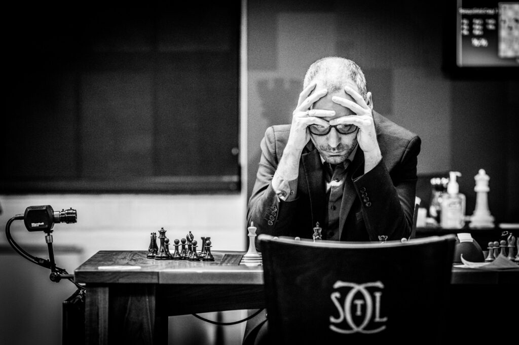 COPA SINQUEFIELD 2023: LEINIER DOMÍNGUEZ CON BLANCAS FRENTE A GIRI