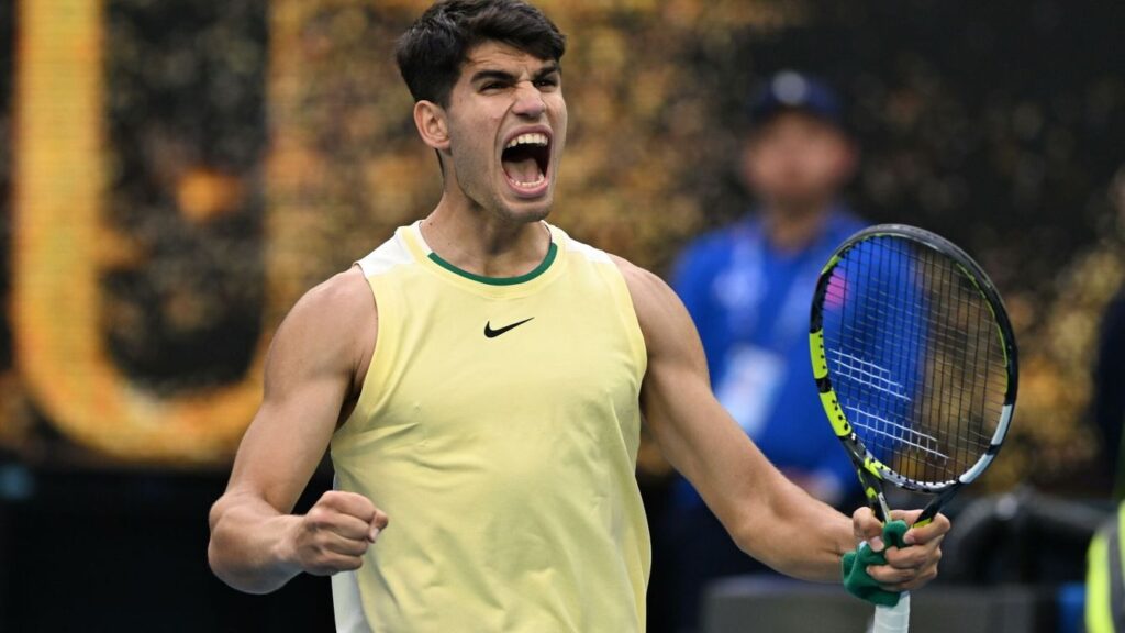 ALCARAZ IMITA A DJOKOVIC Y PASA A OCTAVOS POR ABANDONO DE SHANG