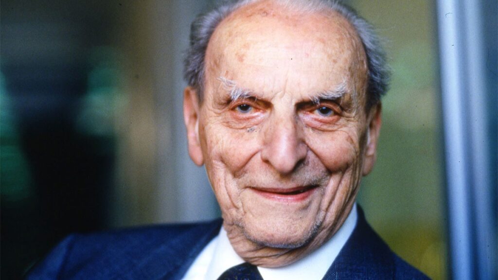 HOY EN LA HISTORIA: 20 AÑOS DE LA MUERTE DE NORBERTO BOBBIO