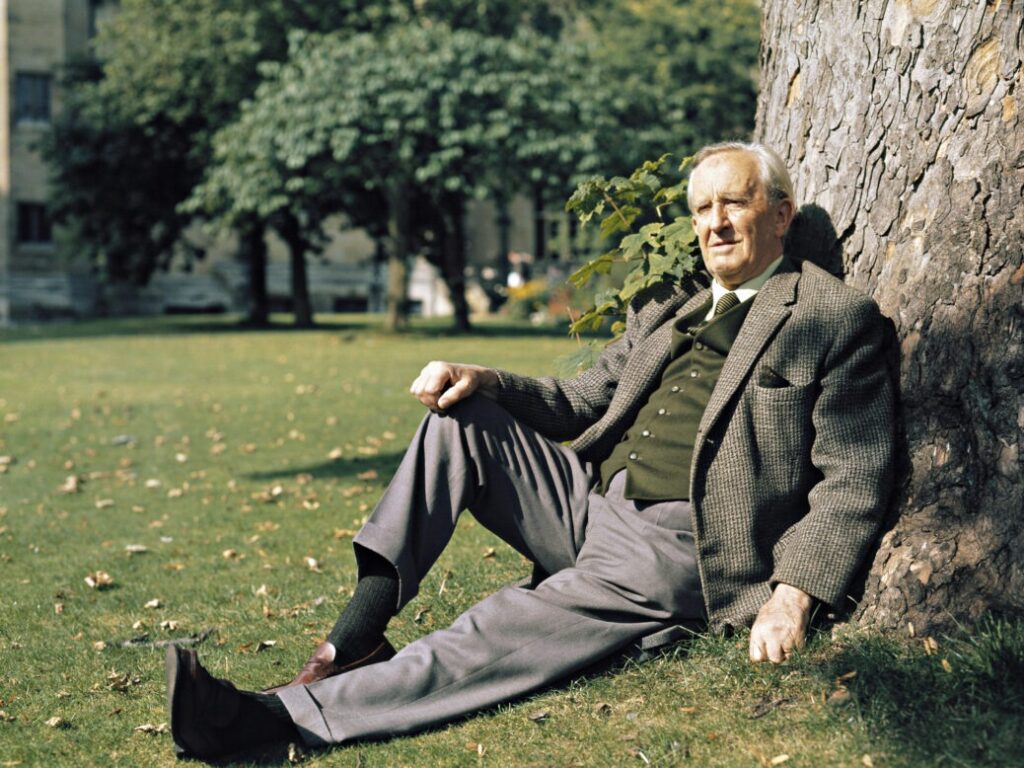 HOY EN LA HISTORIA: 132 AÑOS DEL NACIMIENTO DE J.R.R. TOLKIEN