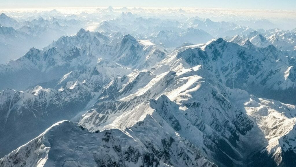 ¿SABÍAS QUE EN EL EVEREST HAY MÁS DE 300 CADÁVERES CONGELADOS?