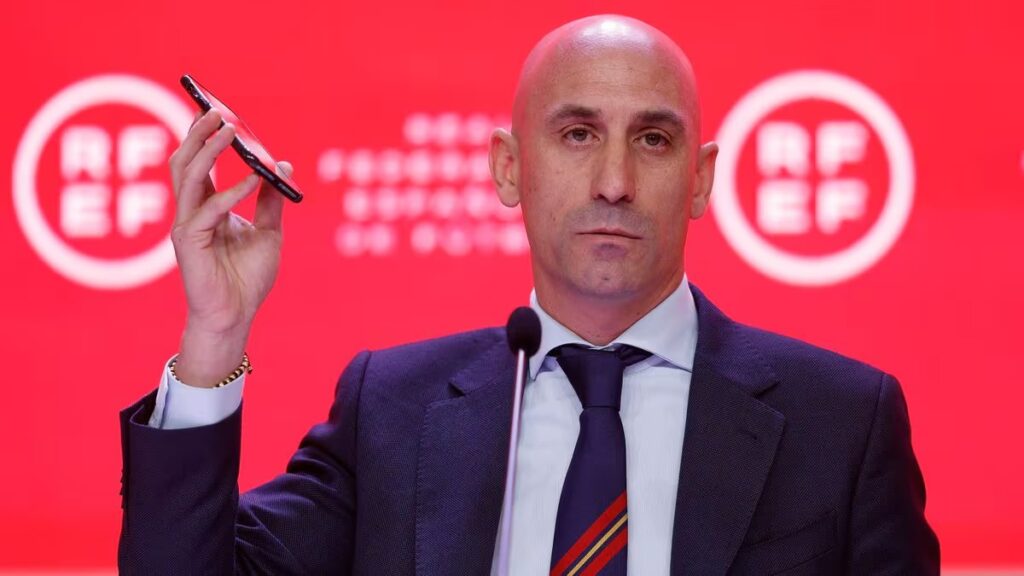 LUIS RUBIALES SERÁ DETENIDO AL VOLVER A ESPAÑA POR CONTRATOS IRREGULARES