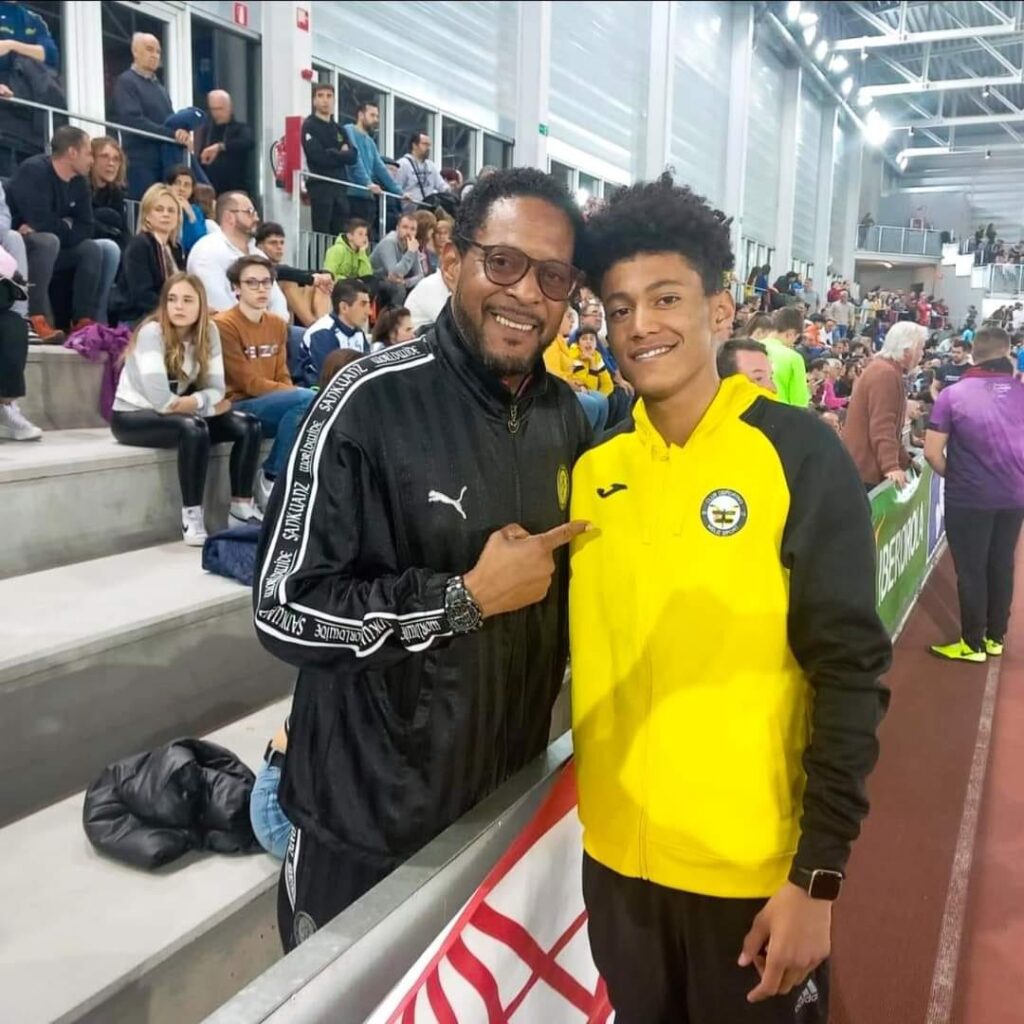 JAXIER SOTOMAYOR: HIJO DE GATO...