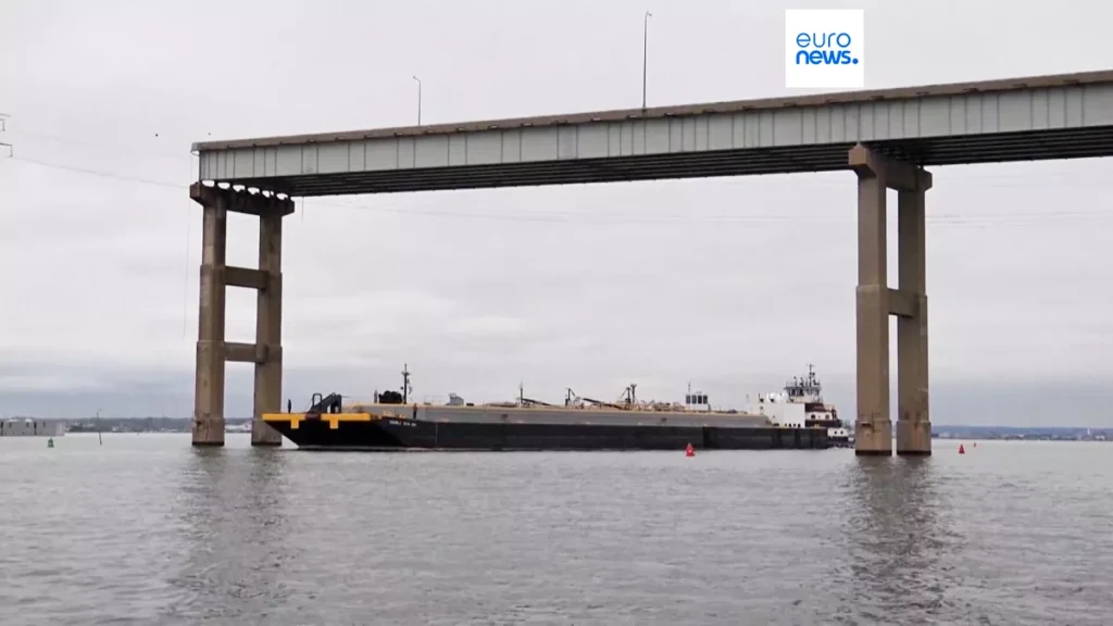 SE ABRE UN SEGUNDO CANAL ALREDEDOR DEL PUENTE COLAPSADO DE BALTIMORE, PERO NO PARA EL TRANSPORTE MARÍTIMO