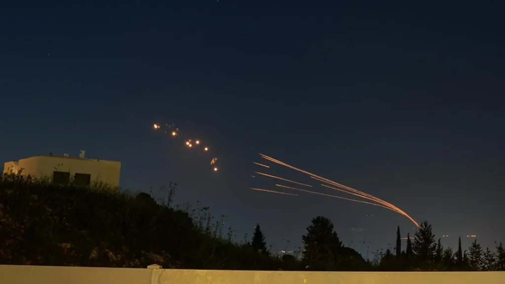 IRÁN LANZA UN ATAQUE DE REPRESALIA CONTRA ISRAEL CON CIENTOS DE DRONES Y MISILES