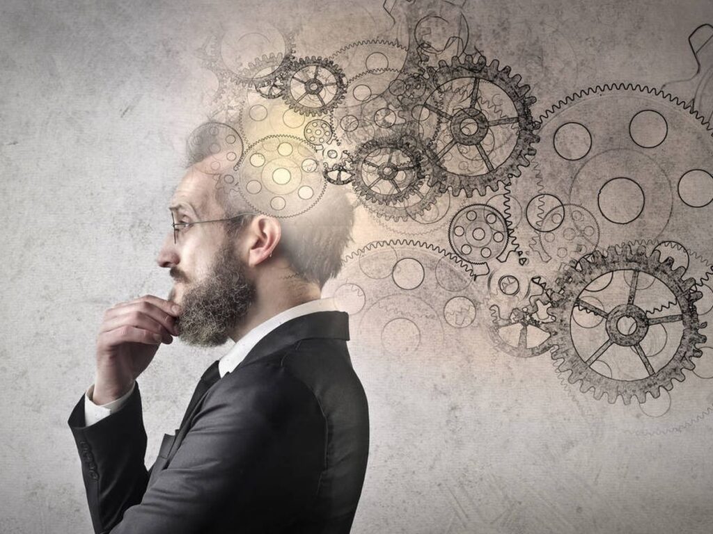 CINCO RASGOS QUE DISTINGUEN A LAS PERSONAS INTELIGENTES, SEGÚN CHATGPT