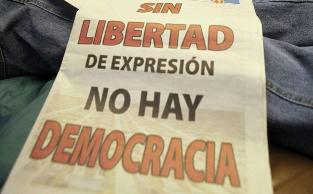 RELACIONISTAS PÚBLICOS DEL RÉGIMEN