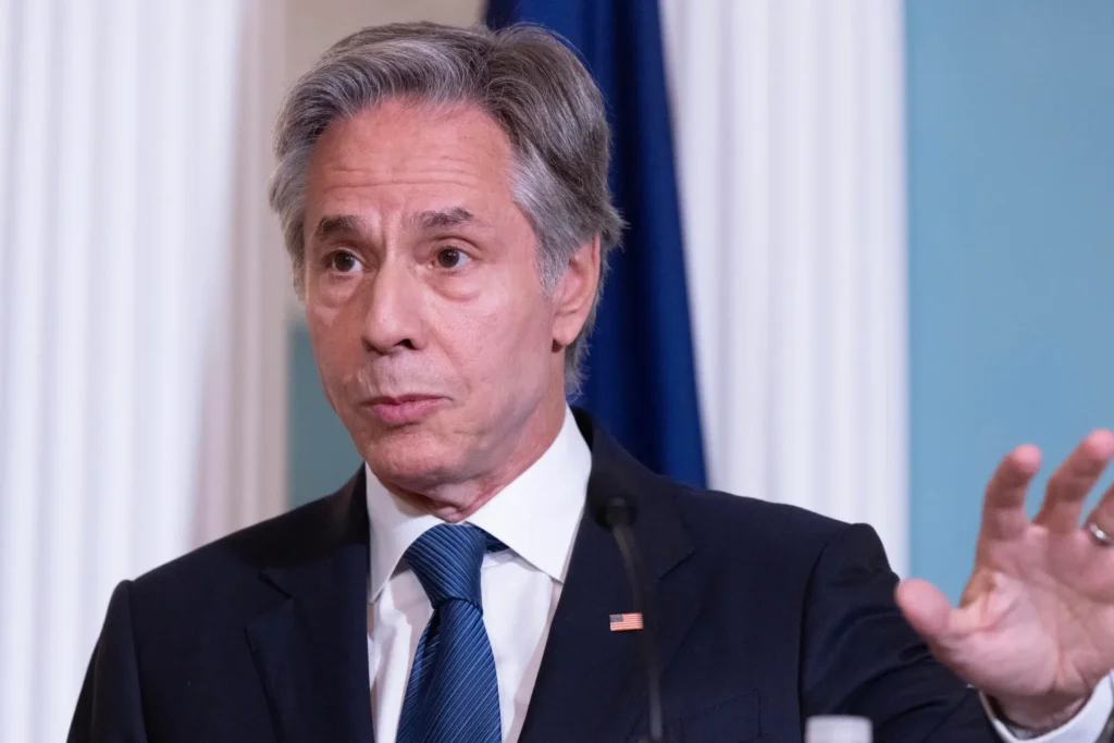 BLINKEN PIDE A GALLANT EVITAR UNA ESCALADA Y DAR MÁS PASOS PARA LA LLEGADA DE AYUDA HUMANITARIA A GAZA