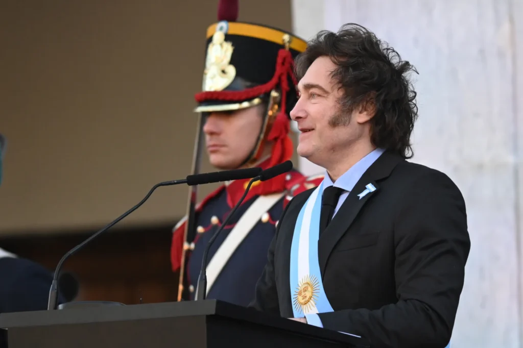 LA COMUNIDAD DE MADRID DISTINGUE HOY A MILEI EN UN NUEVO CHOQUE ENTRE AYUSO Y PEDRO SÁNCHEZ