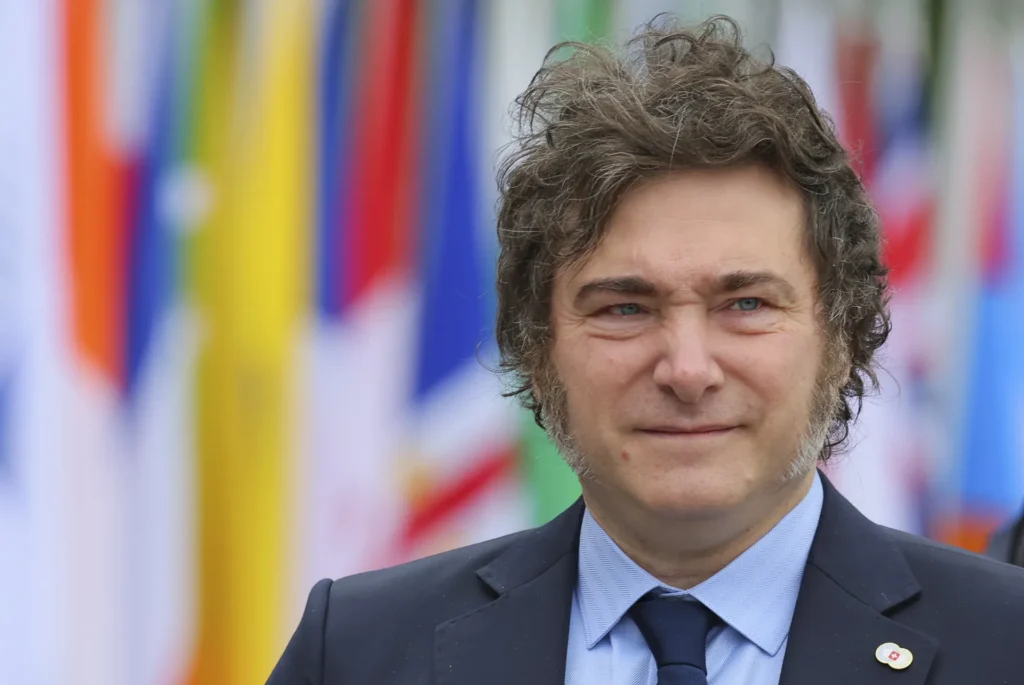 MILEI LLAMA "COBARDE" A PEDRO SÁNCHEZ Y DICE QUE "APLICA EL MODELO MADURO"