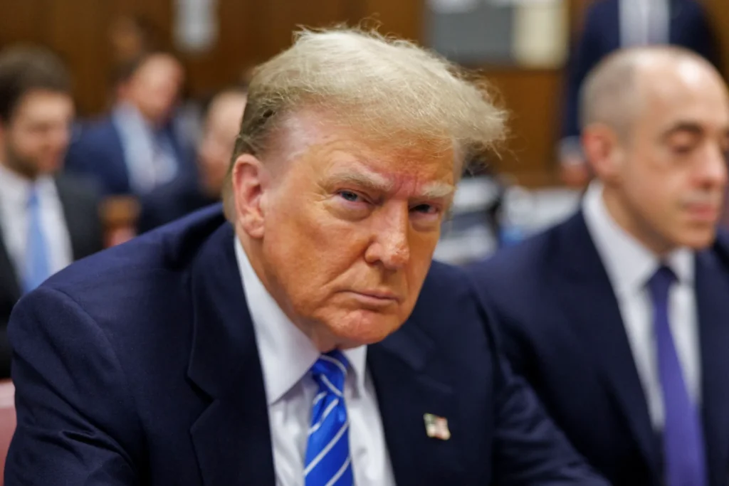 JUEZA EXAMINA PEDIDO DE LA FISCALÍA DE ORDEN MORDAZA A TRUMP POR COMENTARIOS SOBRE FBI