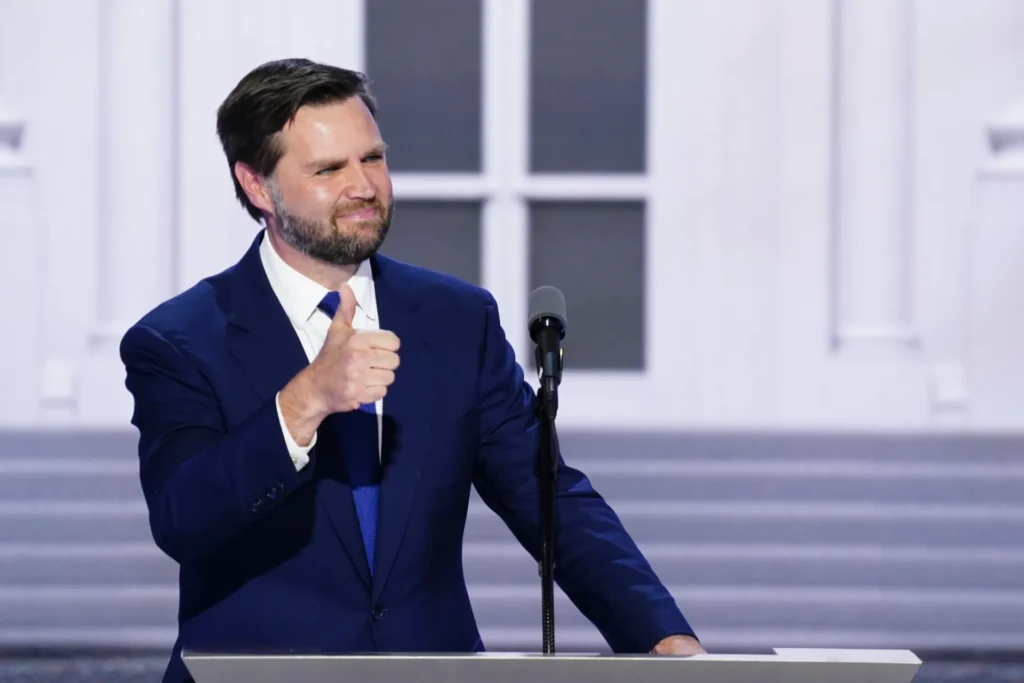 VANCE RINDE PLEITESÍA A TRUMP Y AFIRMA EN SU PRIMER DISCURSO QUE ESTÁN UNIDOS PARA GANAR