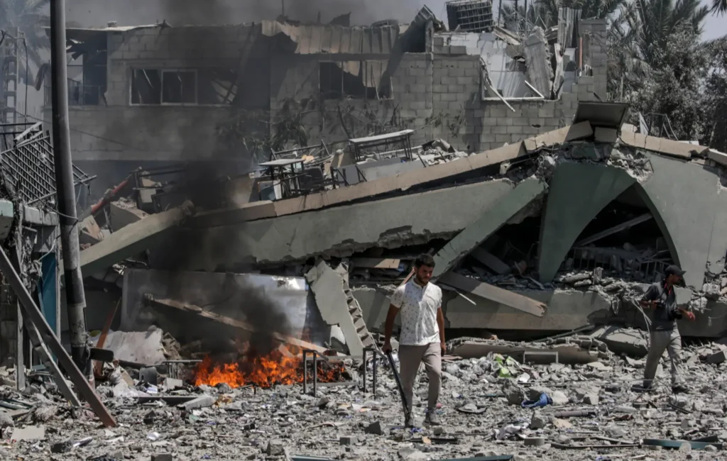 MÁS DE 100 MUERTOS EN UN ATAQUE ISRAELÍ A ESCUELA DE GAZA UTILIZADA COMO REFUGIO 4 MÁS DE 100 MUERTOS EN UN ATAQUE ISRAELÍ A ESCUELA DE GAZA UTILIZADA COMO REFUGIO