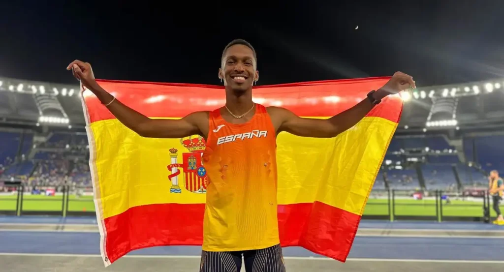 CUBANOS COPAN EL PODIO DEL TRIPLE SALTO, PERO NO CUENTAN PARA CUBA