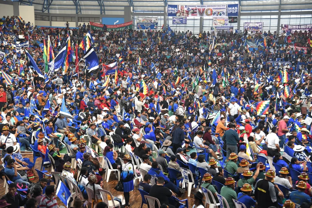 AFINES A EVO MORALES AMENAZAN CON BLOQUEAR CARRETERAS PARA HACER "RESPETAR" SU CANDIDATURA