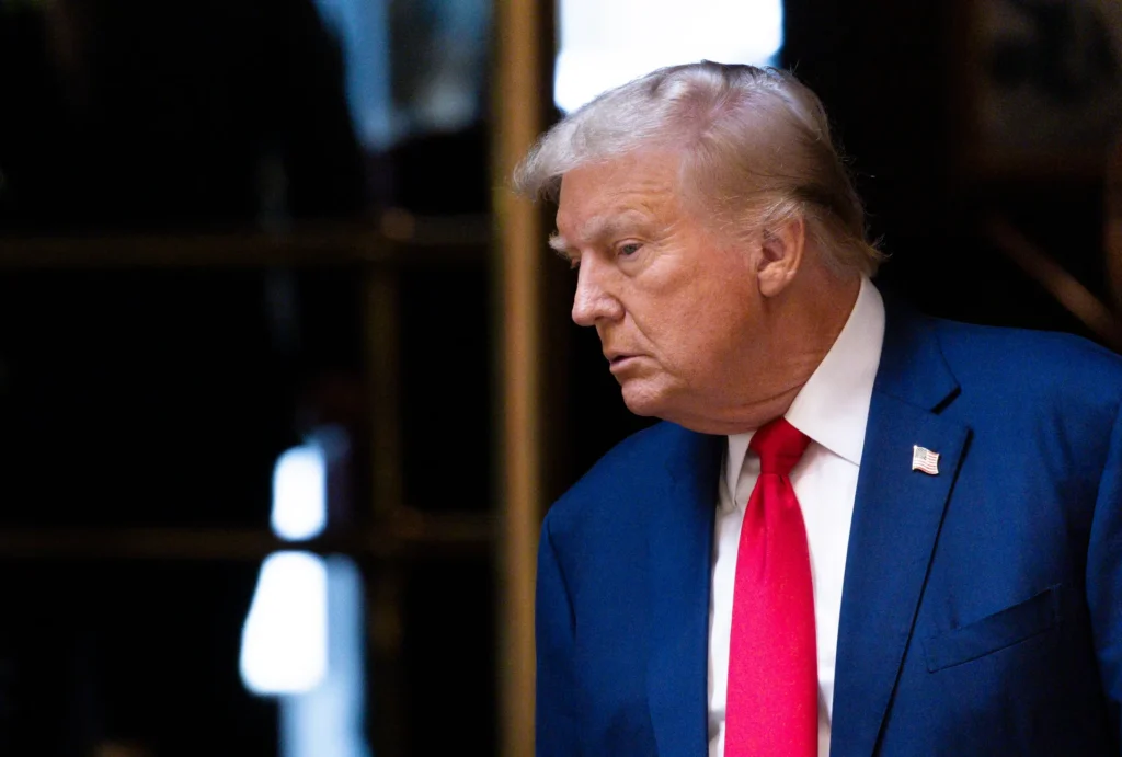 TRUMP INSISTE EN SER EL ÚNICO QUE PUEDE EVITAR UNA TERCERA GUERRA MUNDIAL