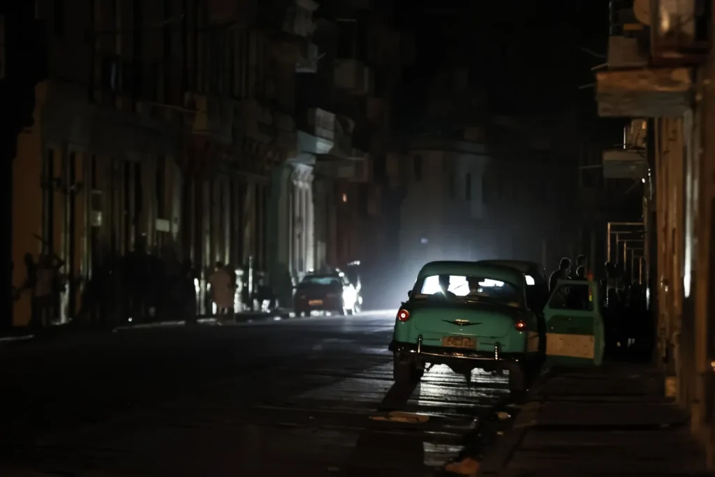 LATINOAMÉRICA SE OSCURECE: LA CRISIS ENERGÉTICA GOLPEA POR APAGONES Y SEQUÍAS SIN PRECEDENTES