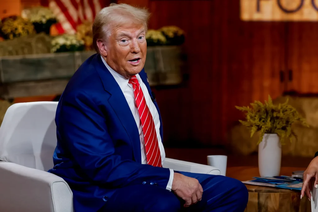TRUMP SE DECLARA EL "PADRE DE LA FECUNDACIÓN IN VITRO" EN UN EVENTO CON MUJERES