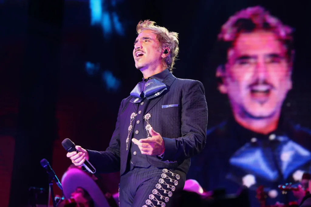 'REY A REY', EL HOMENAJE DE ALEJANDRO FERNÁNDEZ A SU PADRE QUE NO PUDO HACERLE EN VIDA