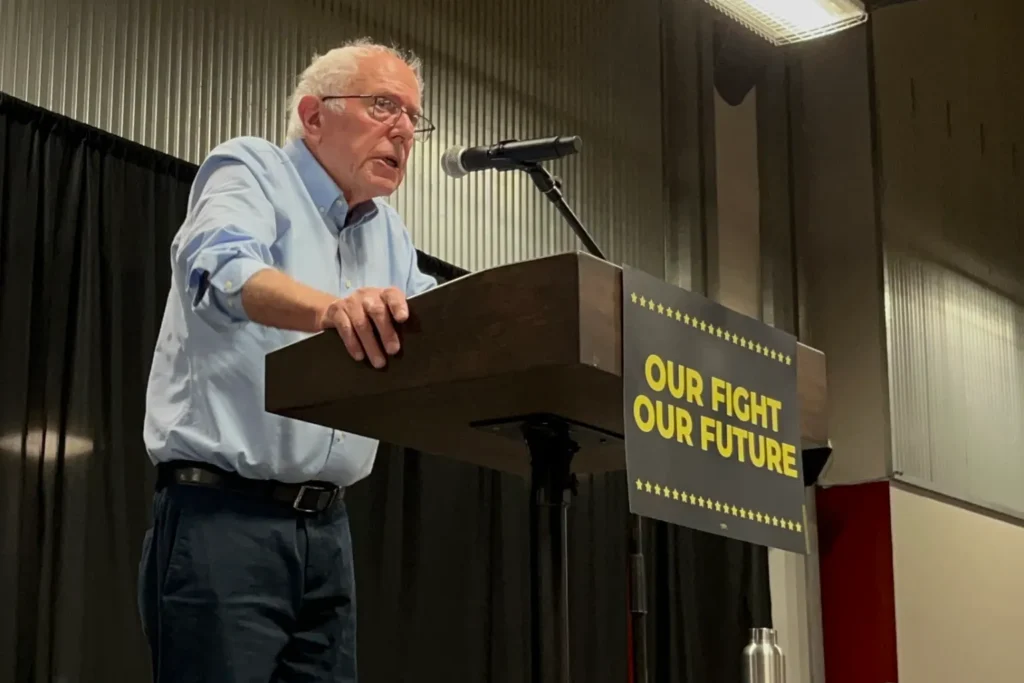 BERNIE SANDERS: TRUMP GANA TERRENO PORQUE EL GOBIERNO IGNORA A LA "CLASE TRABAJADORA"