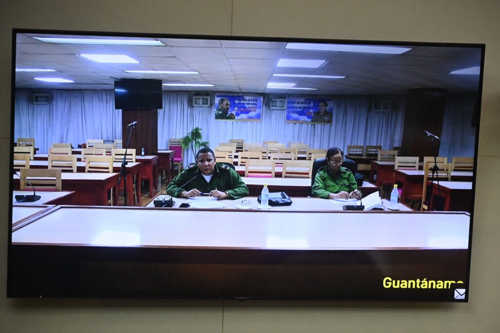 CUBA ES UN ETERNO MARIANAO