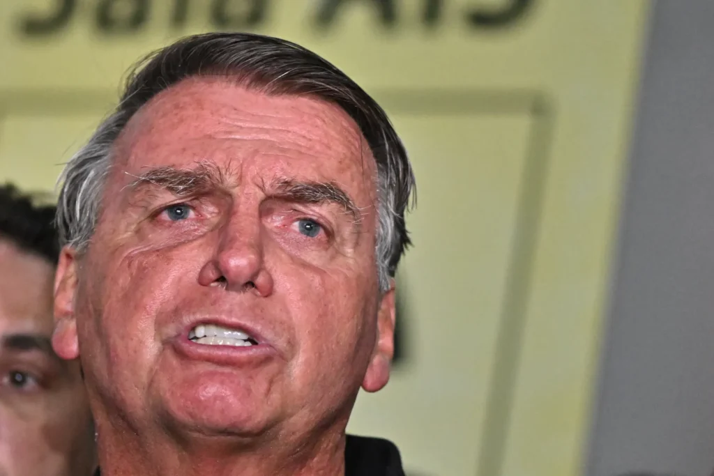 BOLSONARO TILDA DE "LIVIANAS" LAS ACUSACIONES DE GOLPISMO Y ARREMETE CONTRA LA JUSTICIA