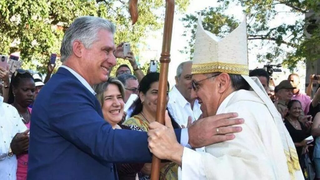 UN CURA PARA DÍAZ-CANEL