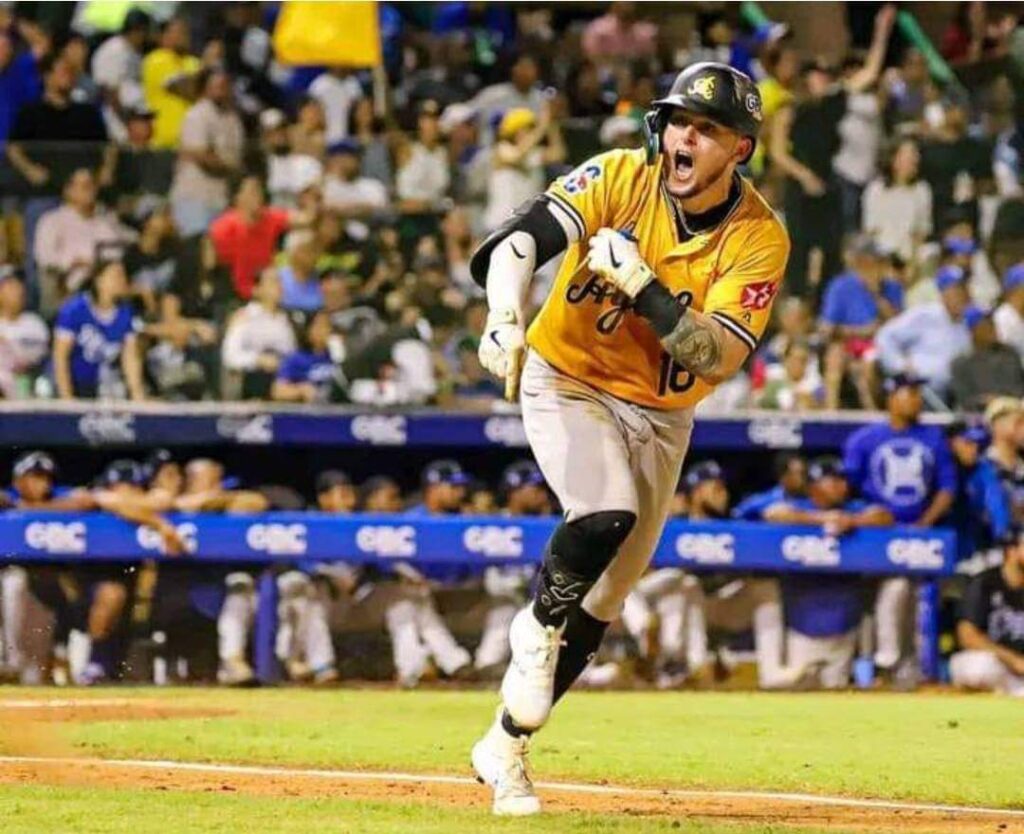 CÉSAR PRIETO SIGUE CON EL BATE CALIENTE