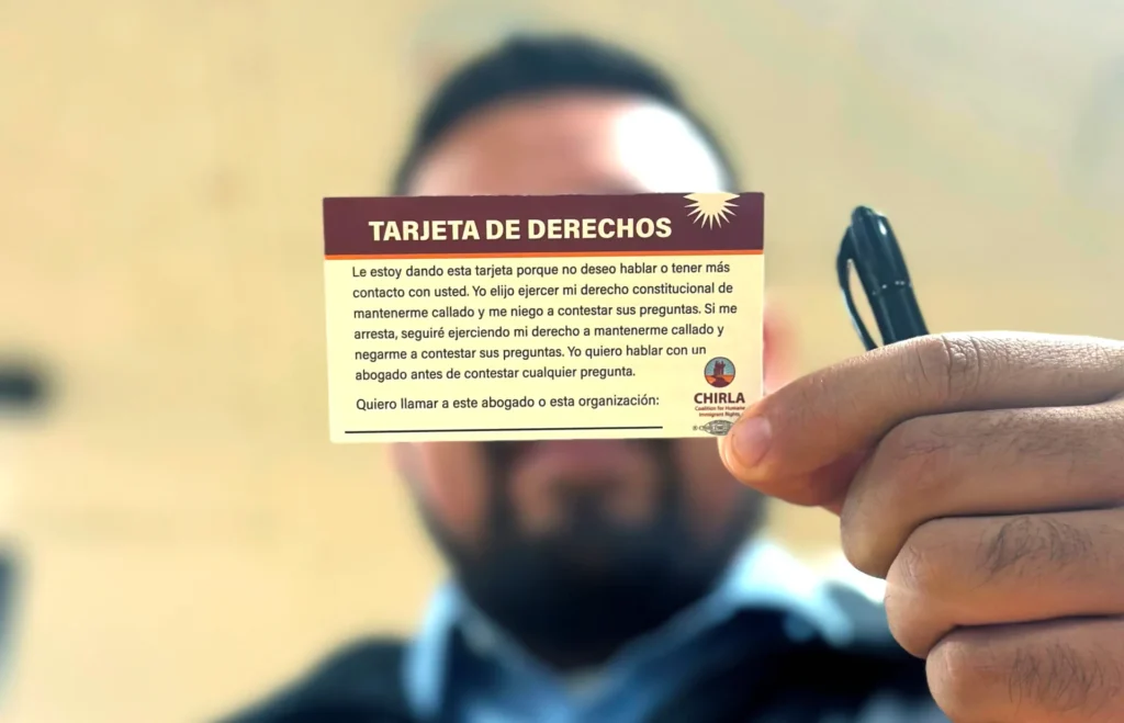 LAS TARJETAS DE DERECHOS, UNA ESTRATEGIA PARA ENFRENTAR LAS DEPORTACIONES MASIVAS DE TRUMP