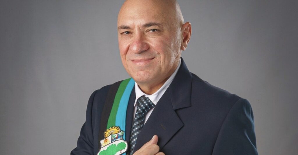 POLICÍAS DETIENEN 'SIN EXPLICACIÓN' AL ALCALDE ANTICHAVISTA NABIL MAALOUF, SEGÚN MUNICIPIO