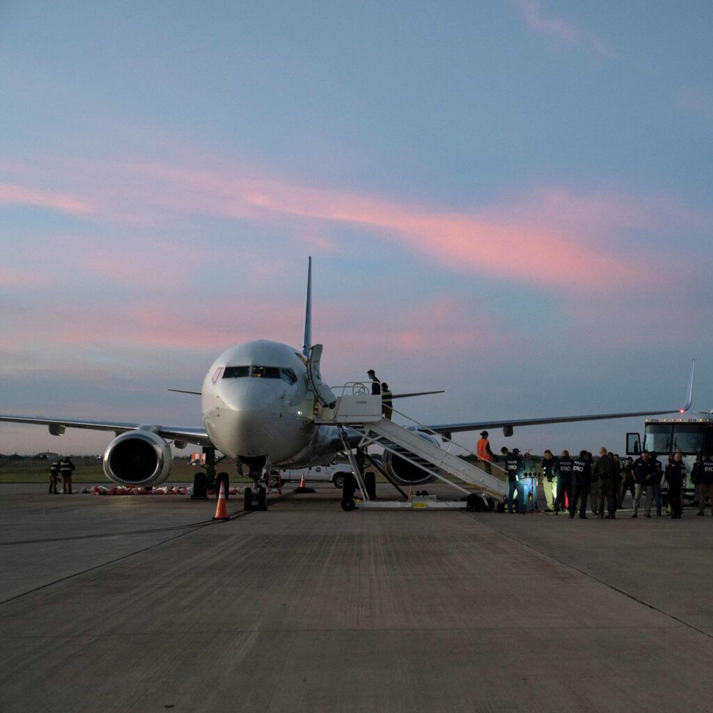 EEUU DEPORTÓ 270 MIL PERSONAS EN 12 MESES, LA CIFRA MÁS ALTA EN UNA DÉCADA