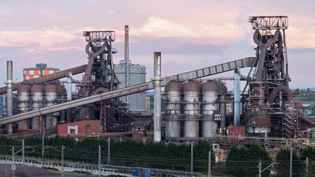 SCHOLZ ASPIRA A SALVAR LA INDUSTRIA DEL ACERO Y NO EXCLUYE UN RESCATE DE THYSSENKRUPP