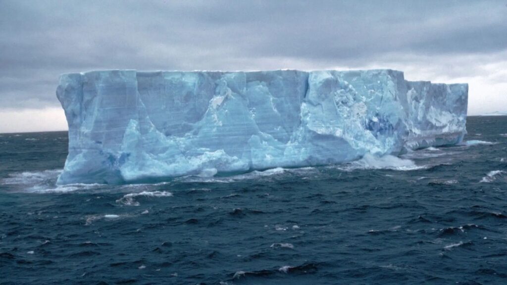 EL ICEBERG MÁS GRANDE DEL MUNDO ESTÁ A LA DERIVA