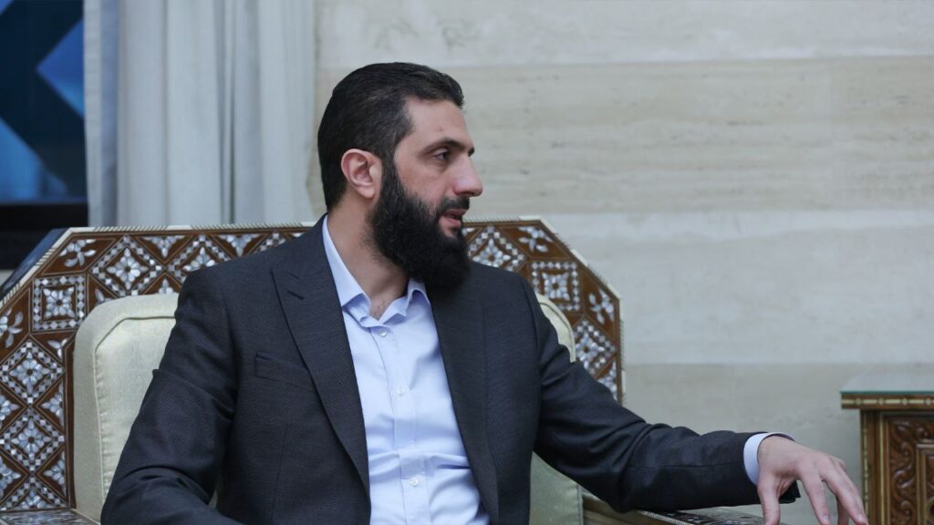 EL LÍDER DE FACTO DE SIRIA DICE QUE LAS ELECCIONES PODRÍAN TARDAR CUATRO AÑOS