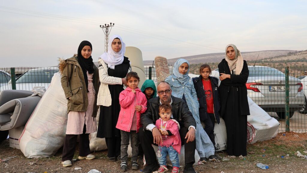 REFUGIADOS SIRIOS EN EGIPTO QUIEREN REGRESAR A SU PAÍS, PERO DUDAN DE LA TRANSICIÓN 7 REFUGIADOS SIRIOS EN EGIPTO QUIEREN REGRESAR A SU PAÍS, PERO DUDAN DE LA TRANSICIÓN