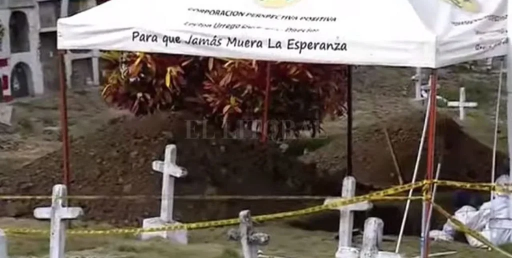 RECUPERAN LOS CUERPOS DE 27 DESAPARECIDOS EN UN CEMENTERIO DEL NOROESTE DE COLOMBIA