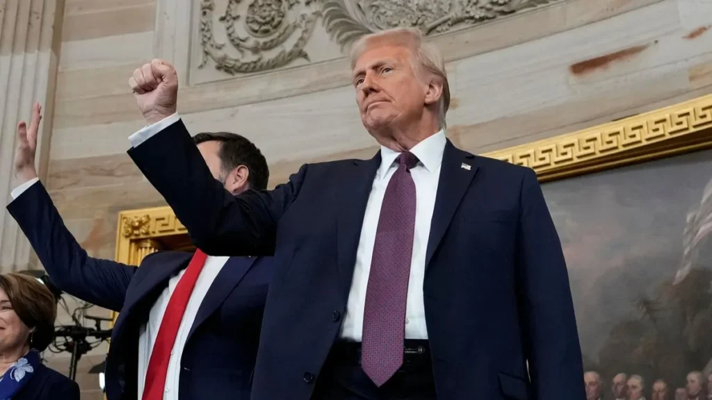 TRUMP AMENAZA A LAS AUTORIDADES LOCALES QUE SE NIEGUEN A APLICAR LAS ÓRDENES MIGRATORIAS