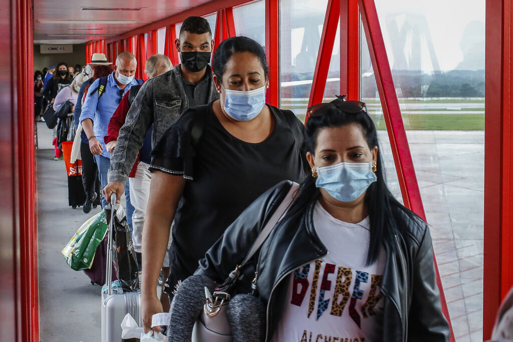 LA TEORÍA DE ALGUNOS EMIGRADOS CUBANOS