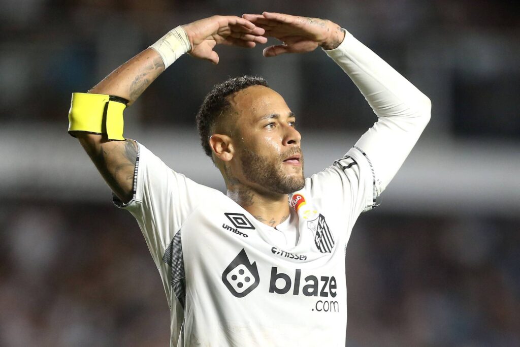 NEYMAR ANOTA SU PRIMER GOL DESDE SU REGRESO AL SANTOS DE BRASIL