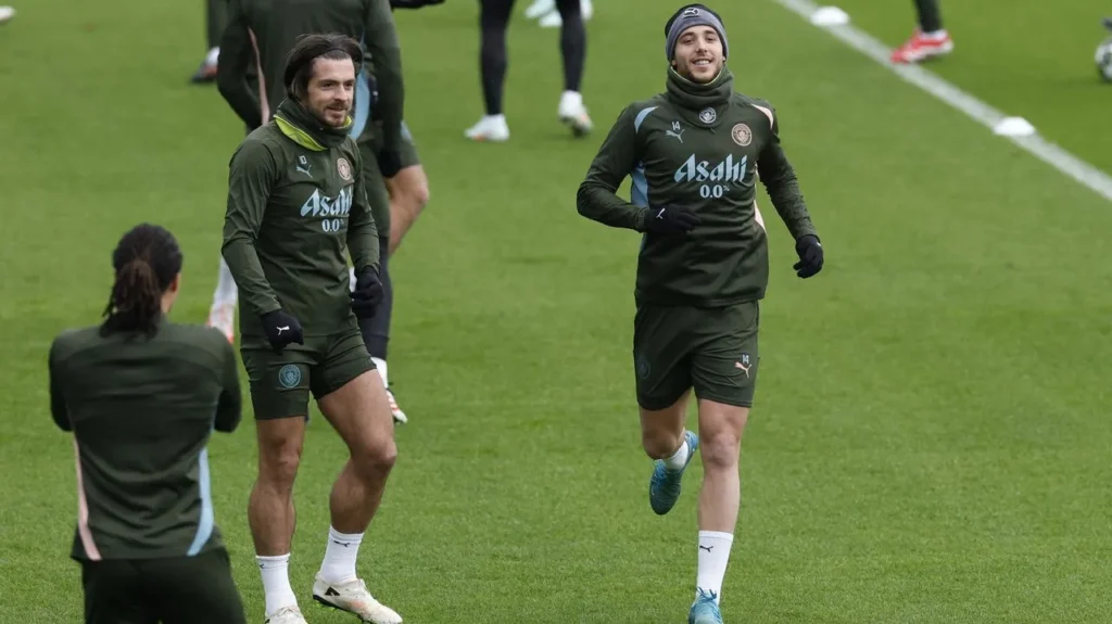 RÚBEN DIAS, AKÉ Y GREALISH SE ENTRENAN ANTES DE VIAJAR A MADRID