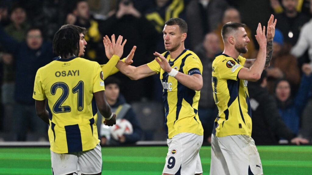 EL FENERBAHCE SUPERA 3-0 AL ANDERLECHT. PORTO Y ROMA EMPATAN 1-1