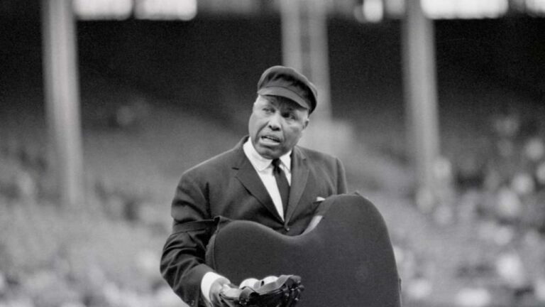 EMMETT ASHFORD, EL PRIMER ÁRBITRO NEGRO EN LA MLB