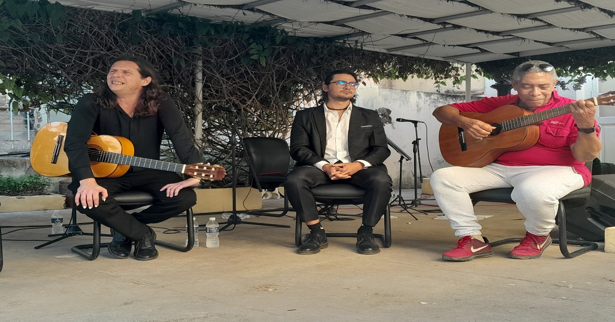 En la foto, el guitarrista Reinier Mariño